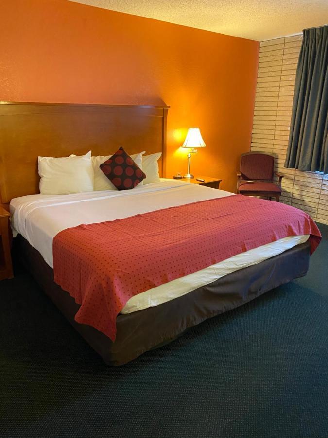 Americas Best Value Inn Salina Exterior photo