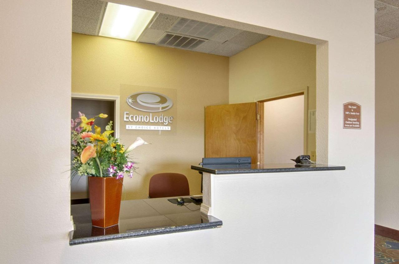 Americas Best Value Inn Salina Exterior photo
